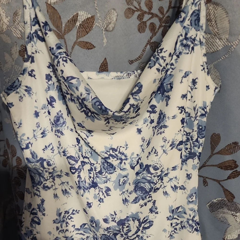 SHEIN Blue and White Floral Dress - Picture 2 of 4